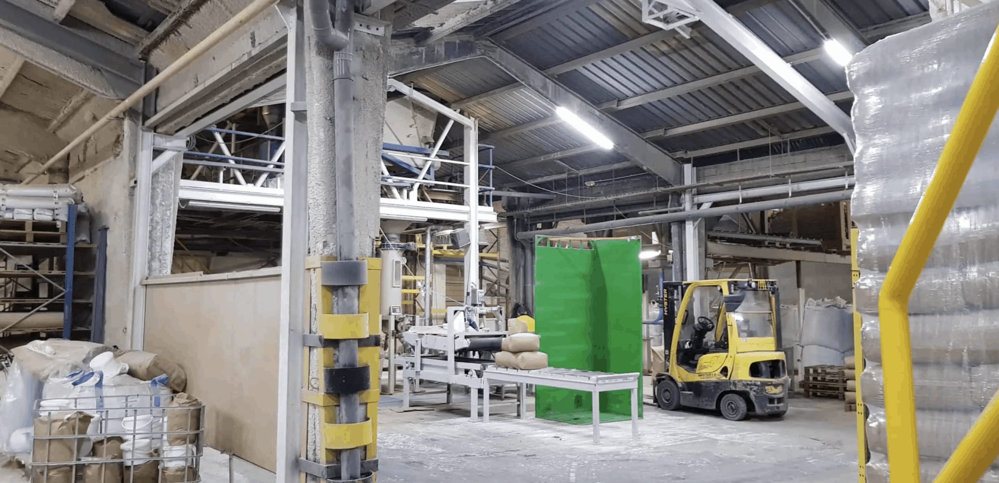 Iluminamos con Proyectores LED Industriales el nuevo silo de PERLINDUSTRIA
