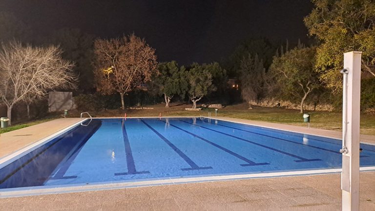resultado-iluminacion-led-piscina-exterior