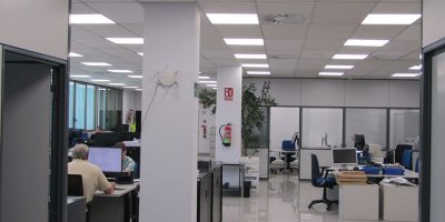 iluminacion-de-oficinas-de-led-servicio