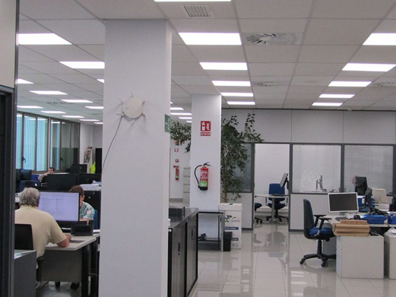 iluminacion-de-oficinas-de-led-servicio